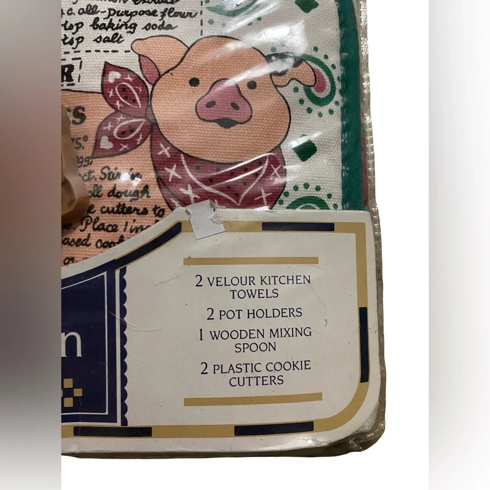 Vintage Country Crafts Kitchen Gift Set Pig Theme Towels Spoon Pot Holders NEW